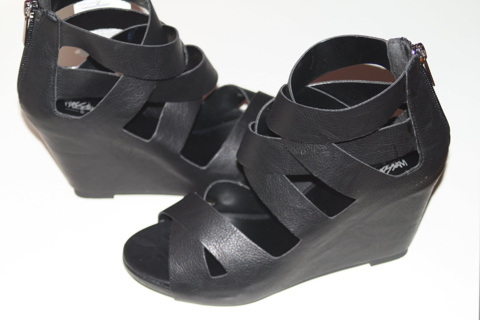 BeautyGal: Dolce Vita Look-a-like Sandals from Target!