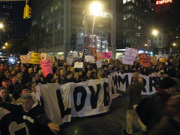 [111208AntiH8Rally038-vi.jpg]