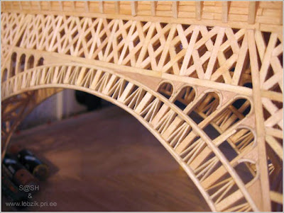 Eiffel Tower made from matchsticks (4) 2