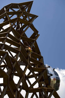 Land Rover Scales New Heights - Sculpture (7) 6