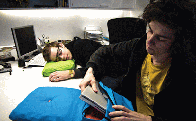 The Napbook: A Laptop Bag That Doubles As A Pillowcase (4) 2