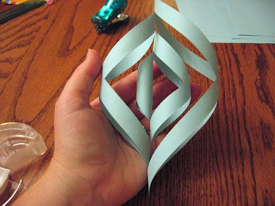 Make Three-Dimensional Snowflakes With Paper (7) 6