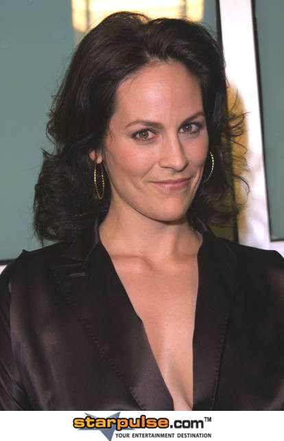 annabeth gish hill house