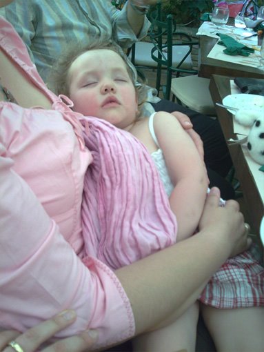 [baby+asleep+with+sling.jpg]