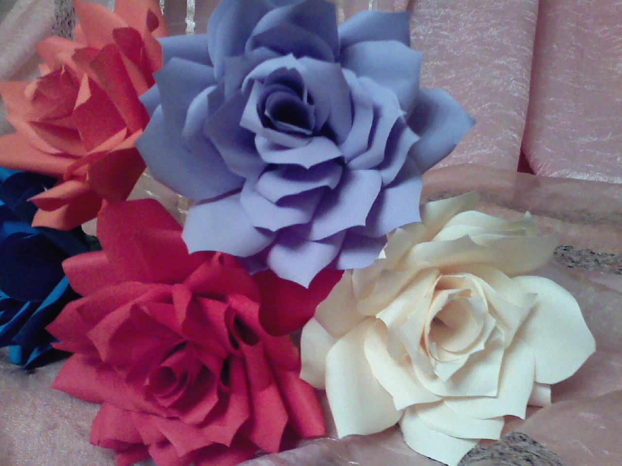 Creatie si bijuterii din hartie: Trandafiri din hartie