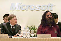 Gates y Stallman en la rueda de prensa