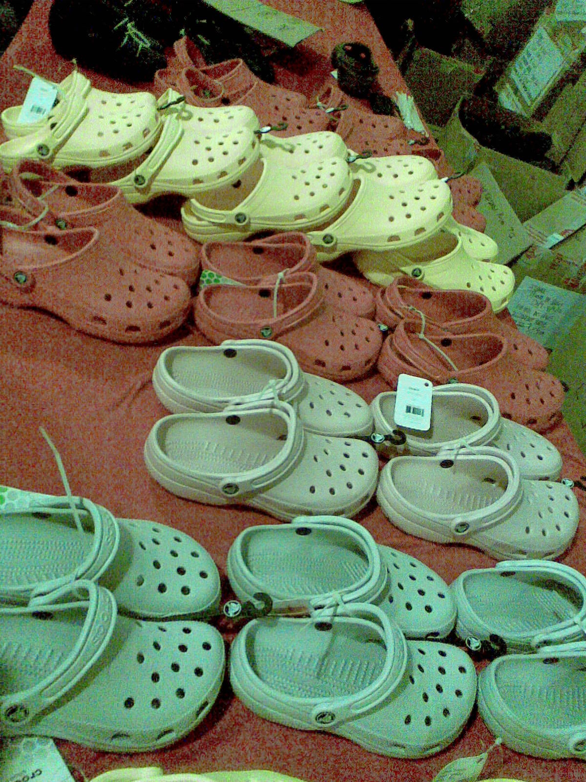 Darick Wong Blog Site Crocs Warehouse Sales! Giving back to the community!
