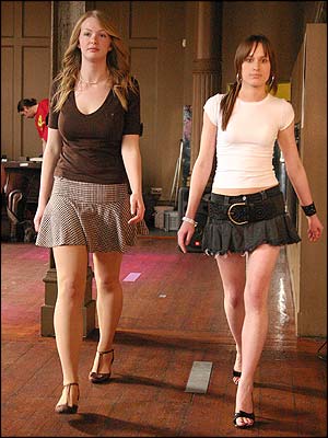 [model_duo_walk_gallery_300x400.jpg]
