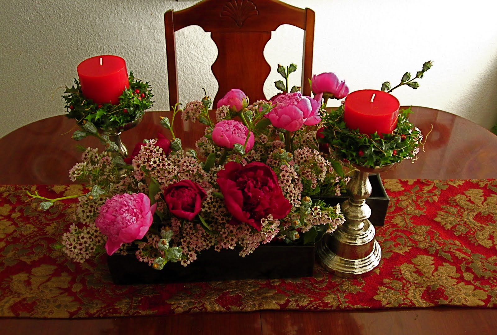Ikebana in Desert: Christmas dinner table setting