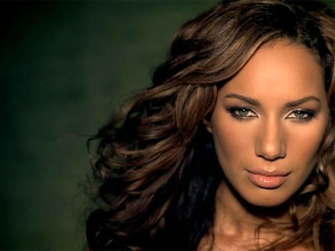 https://4.bp.blogspot.com/_OEaB5kzxB-Y/TGv1LPkuHqI/AAAAAAAACKo/PtmoUrvehoQ/s1600/leona-lewis-bleeding-love.jpg