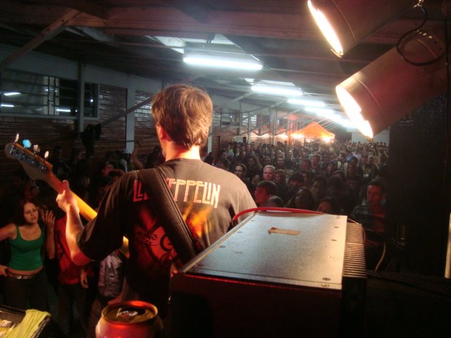 [02.JPG]