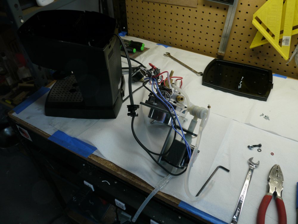 Ben Krasnow Adding a pressure gauge to a Delonghi espresso machine