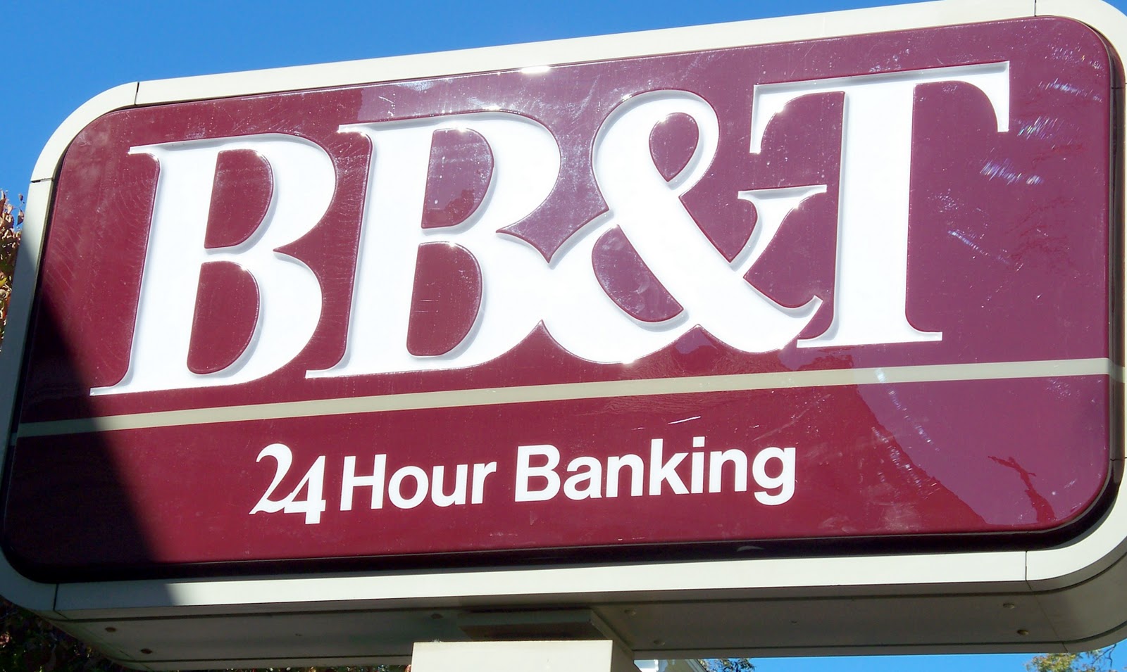 24 часа в банке. BBT Bank. Банки шоп. Signage Грузия. BB&T.