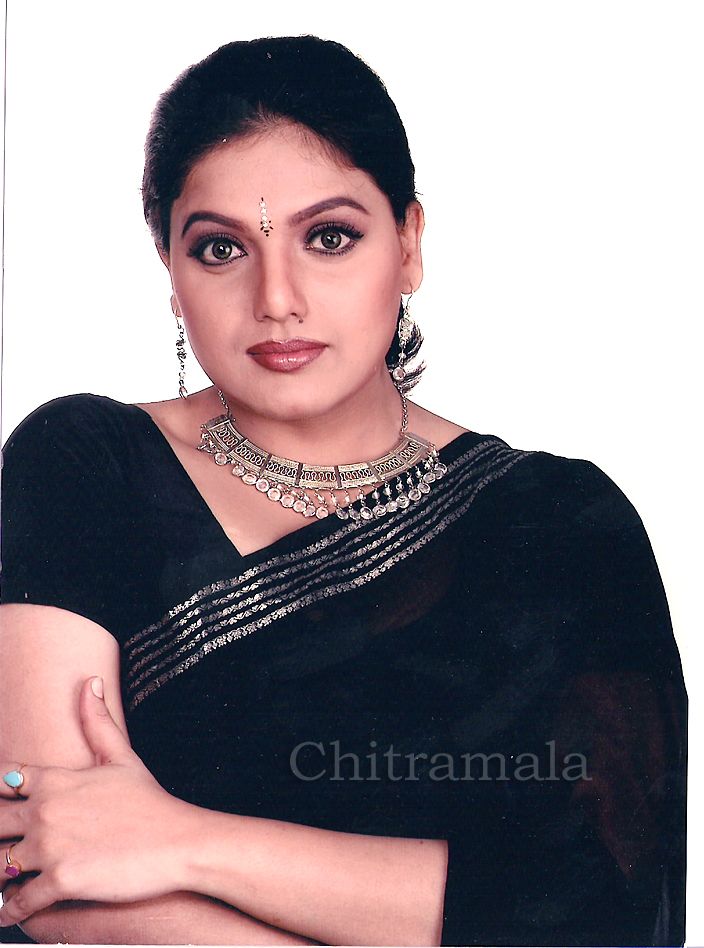 704px x 948px - Telugu Hot Actress Pics: Ravali Telugu Hot Actress Biography ...