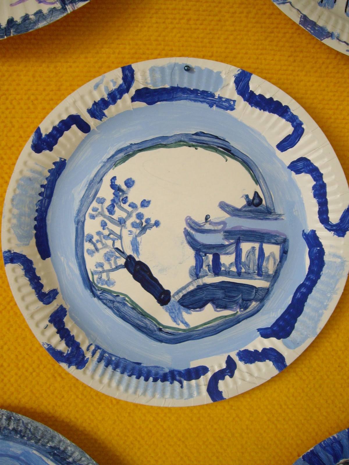 use-your-coloured-pencils-willow-pattern-paper-plates