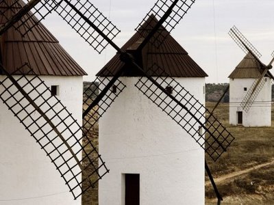 [1215705711_three-mills-mota-del-cuervo-village.jpg]