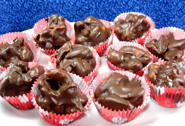 [chocolate+nut+clusters.jpg]