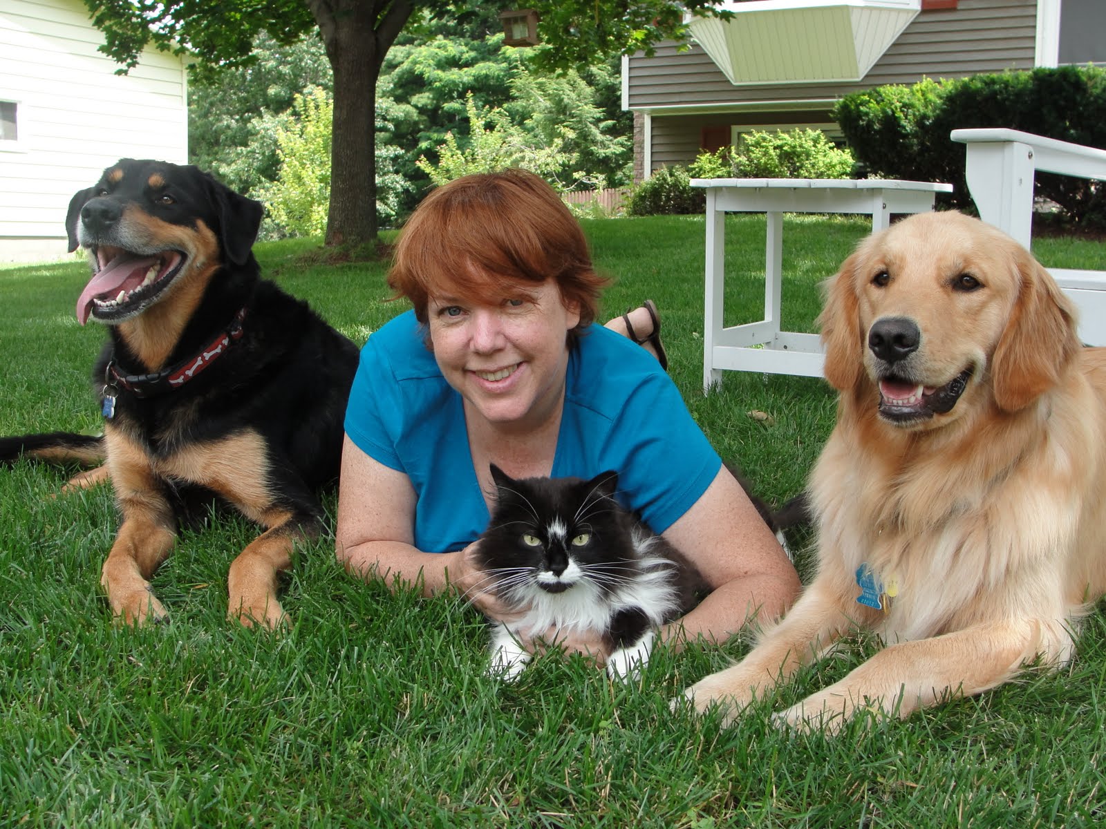 [peg+with+dogs+and+cat2.JPG]