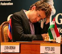 Levon Aronian en su partida contra Leko en el Memorial Karen Asrian de ajedrez