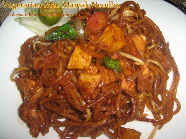 Homemade Vegetarian Mee Mamak Noodles
