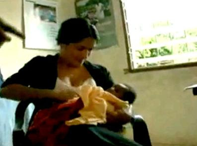 https://4.bp.blogspot.com/_OgYl1Pkdo4U/Sgw0cjSn13I/AAAAAAAATIE/vxKILB4J88E/s400/salma-hayek-breastfeeding.jpg