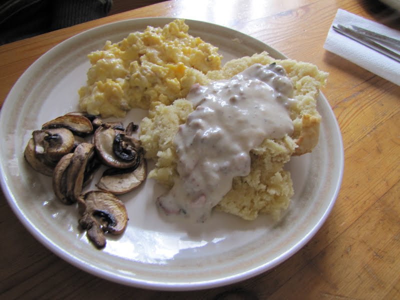 Bon Appétit! Chipolata sausage gravy