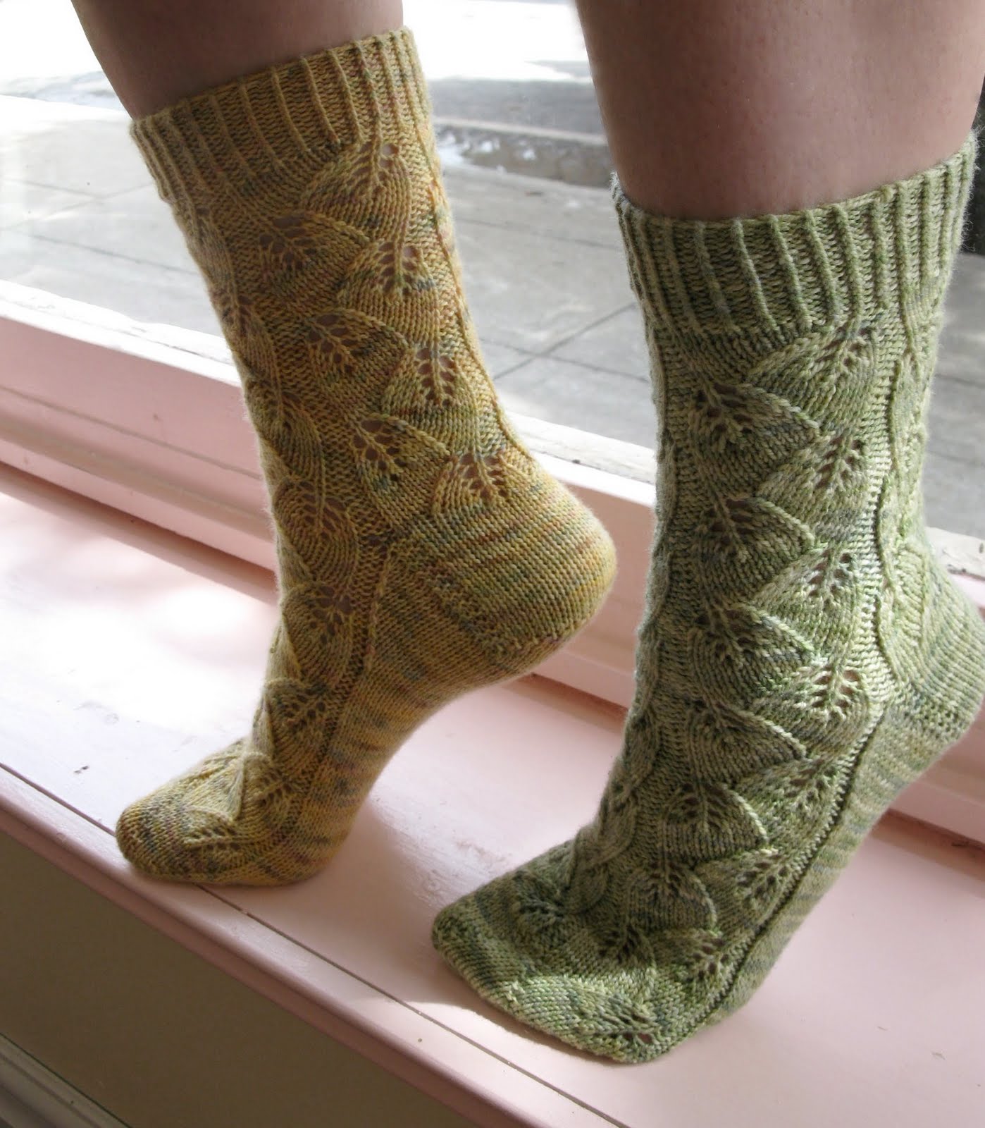 Knit stricken! Embossed Leaves Redux