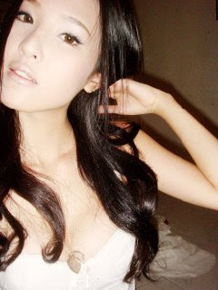 Singaporean Model/Blogger Nira Chan Korean Vacation Sex Tape? Sex Video for Download