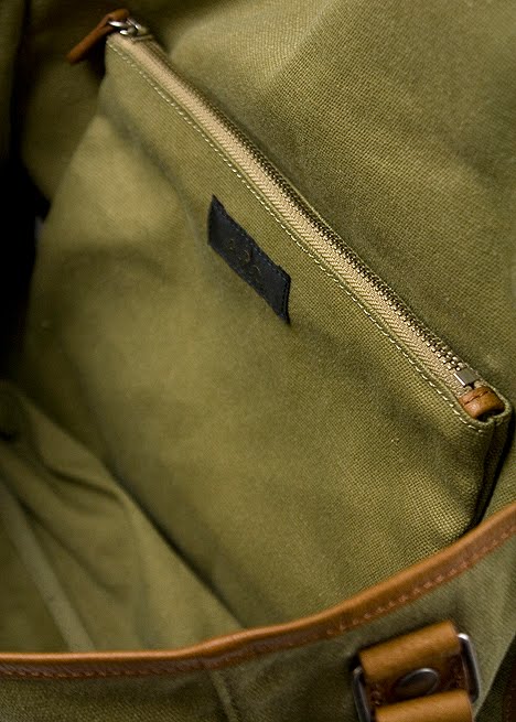 Blackbird Blog: AKIN' CARE OF BUSINESS: THE A.P.C. COURIER DOUBLE BAG