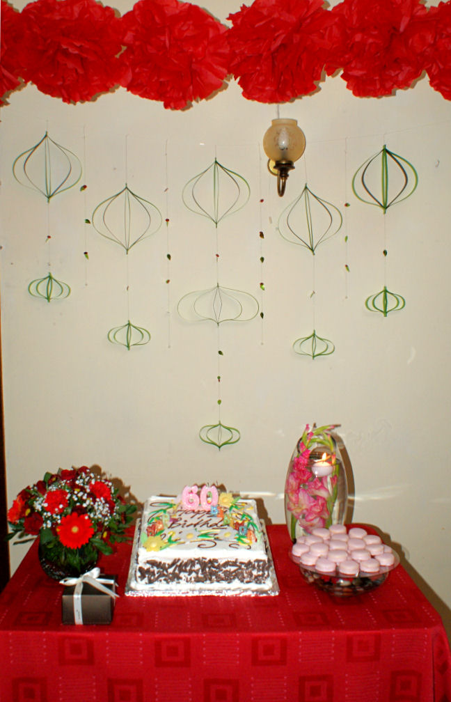 L'Atelier Red& Green birthday cake table decor