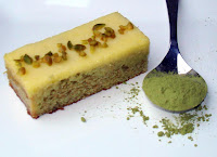 Lemon curd con bizcocho de té matcha y té con jazmín