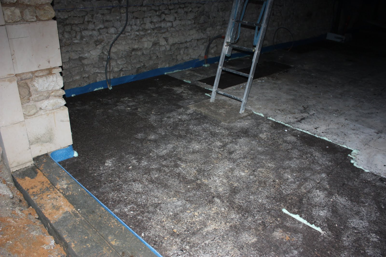 SARL RENOLLEAU/ARRIVE A GEMOZAC 17 DALLE BETON DE CHAUX