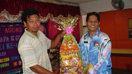 Tuan Guru Besar memenangi hamper cabutan bertuah