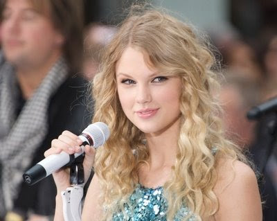 Taylor Swift Natural Hair, Long Hairstyle 2011, Hairstyle 2011, New Long Hairstyle 2011, Celebrity Long Hairstyles 2019