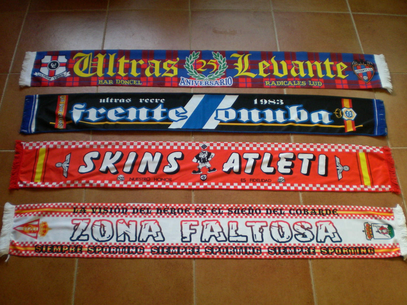 Sciarpa calcio Bologna ultra - Collezionismo In vendita a Catania