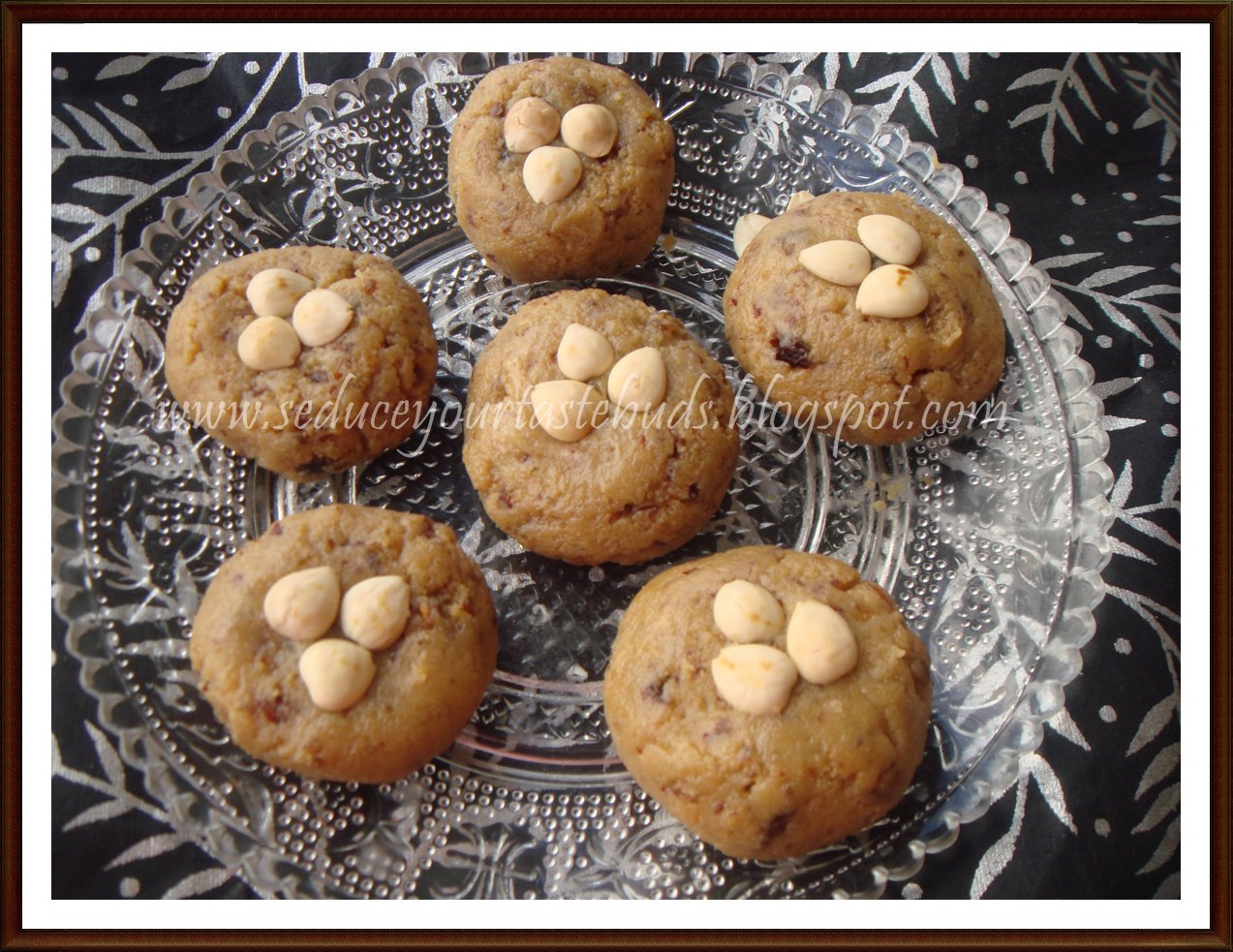 Seduce Your Tastebuds... Microwave Dates Fudge Dates Peda Ringing