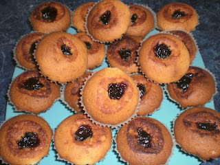 Muffins cu stafide si dulceata