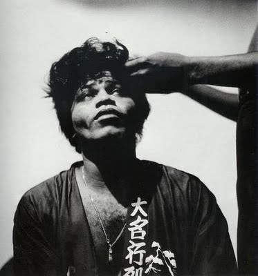 [james+brown+at+the+appollo+1966.jpg]
