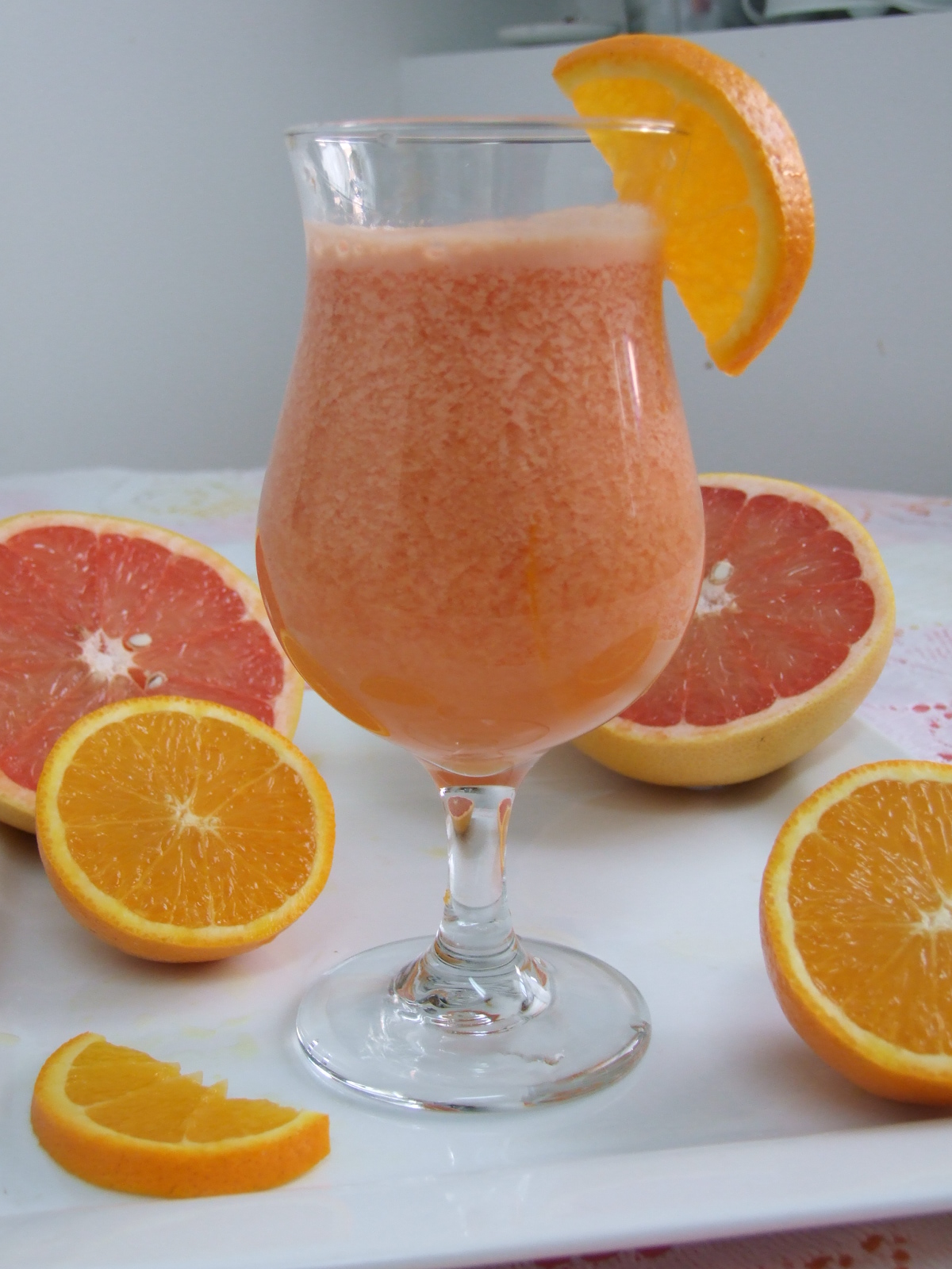 The Holistic Lifestyle Raw Grapefruit Orange Juice