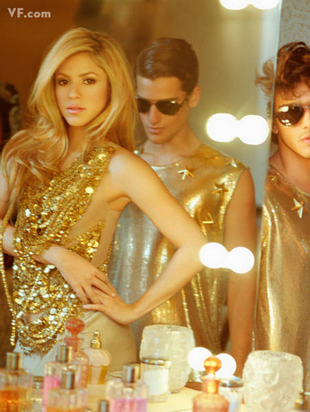 shakira gold outfit