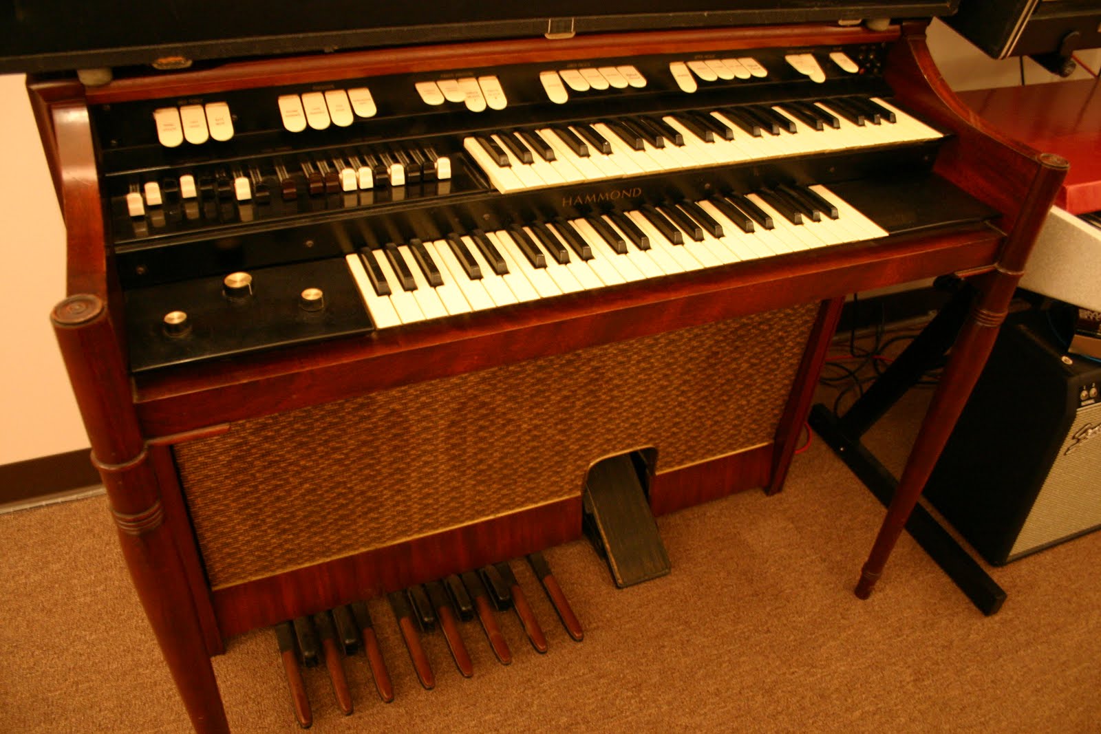 Vintage Keyboard Studio: Hammond M100