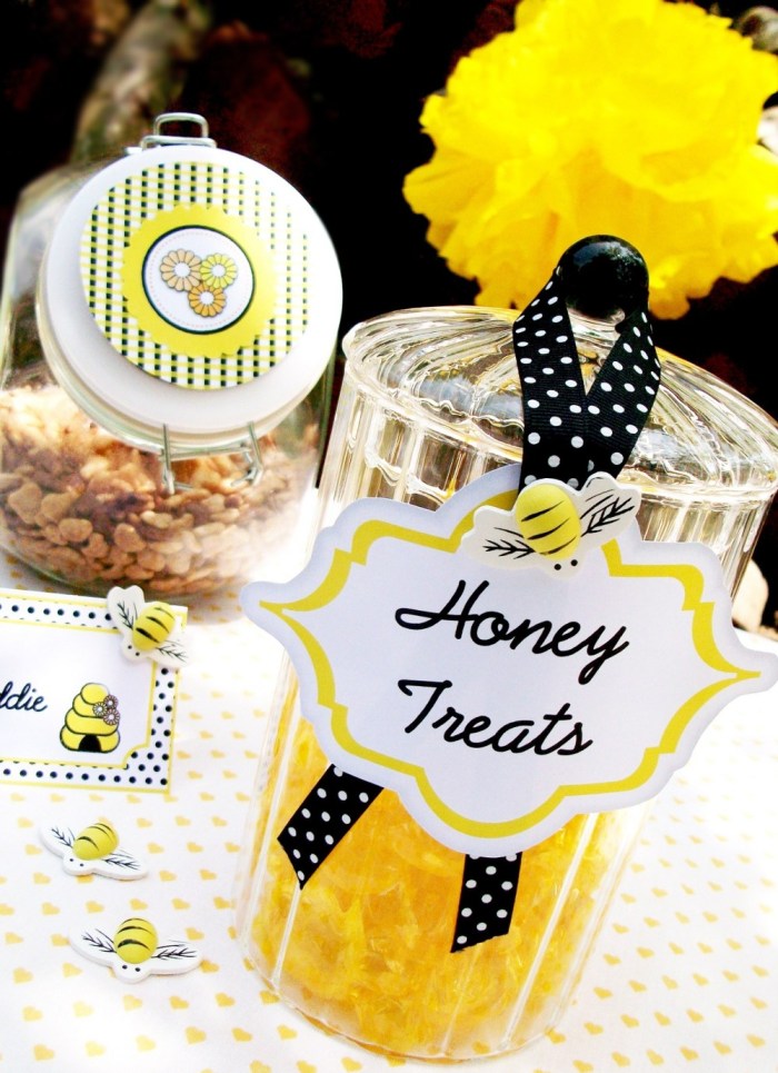 Honey Bee-Day Inspired Birthday Party - BirdsParty.com