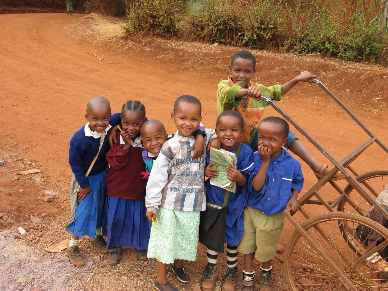 [Karatu+kids.JPG]