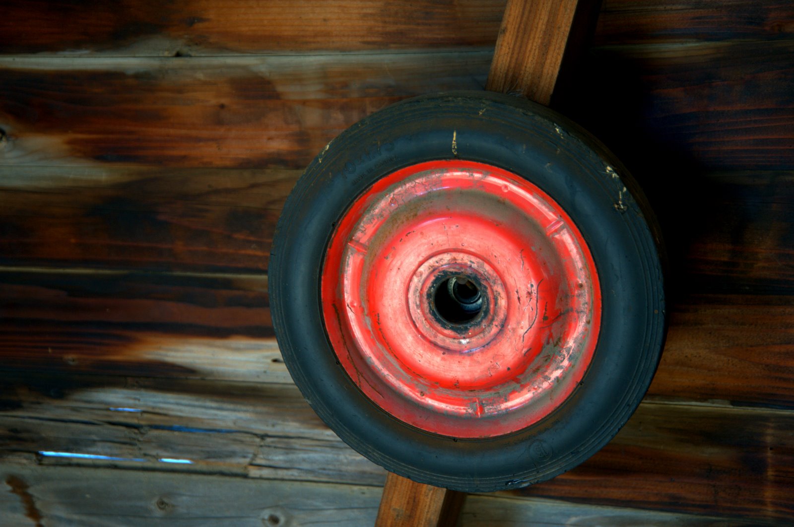 [6631+red+wheel.jpeg]