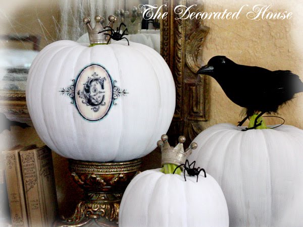 The Decorated House : Black and White Halloween