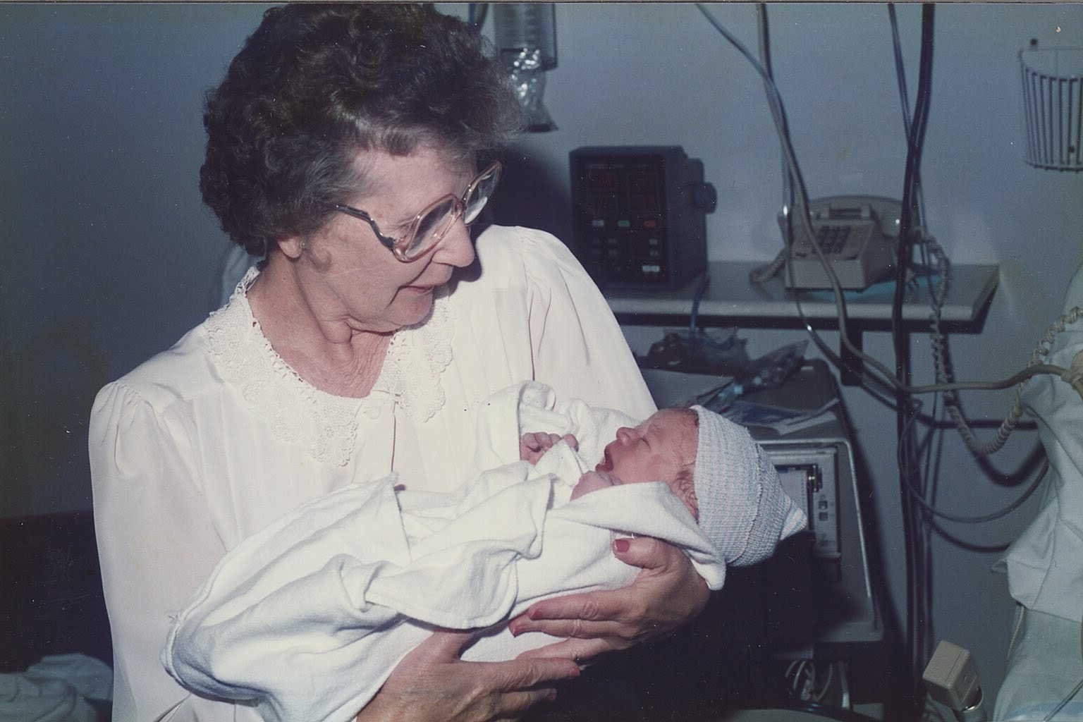 [nanaandnewborncharlie.JPG]