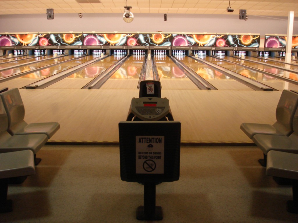 [monday+bowling+(4).JPG]