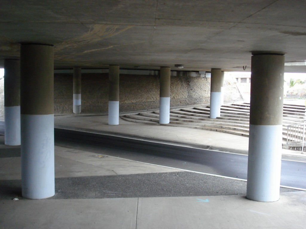 [under+the+bridge+(2).JPG]