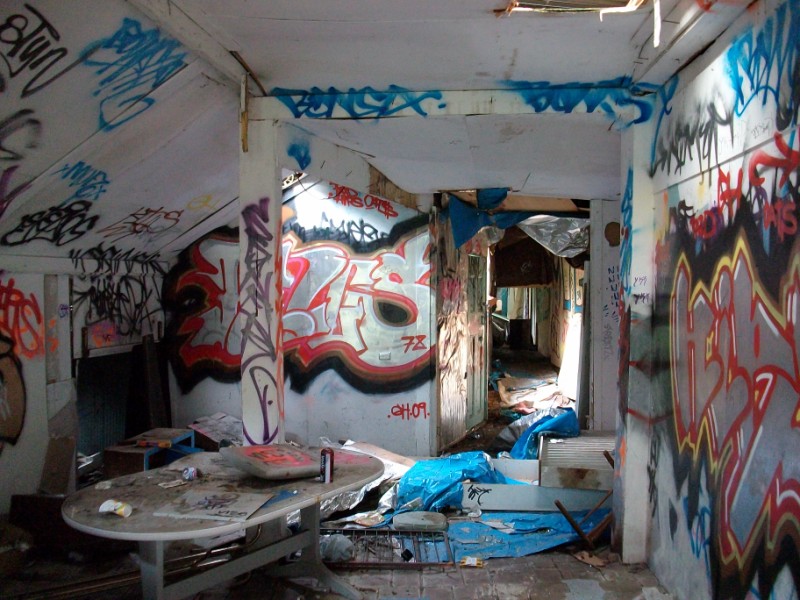 [abandoned+eltham+(6).JPG]