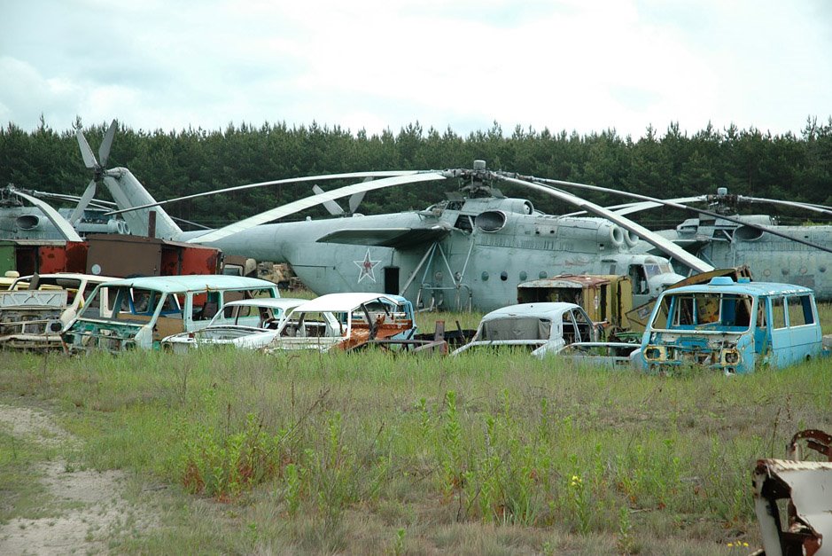 [065_Chernobyl_vehicle_graveyard_35.jpg]